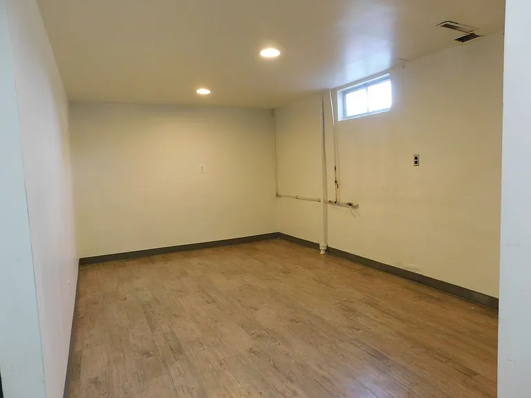 941 Walnut Ave — Photo 12