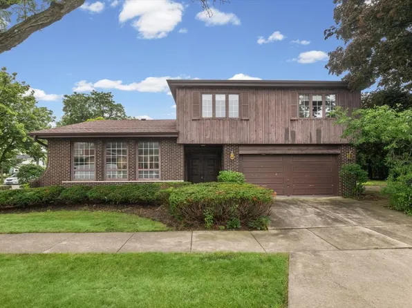 7927 Wilson Ter, Morton Grove, IL 60053