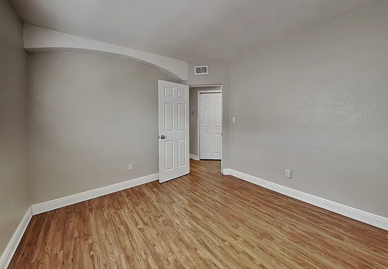 313 S Lawsona Blvd — Photo 14
