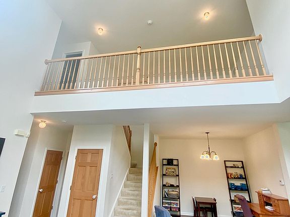3rd image of 301 Fairmont Ct