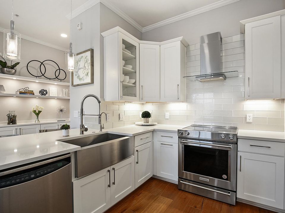 1st image of 2950 McKinney Ave APT 306