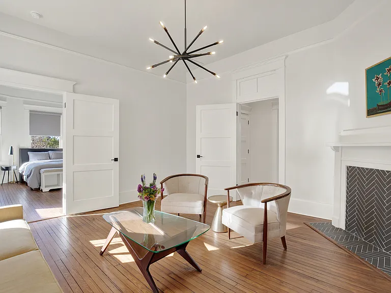402 W 41st St #B — Photo 14