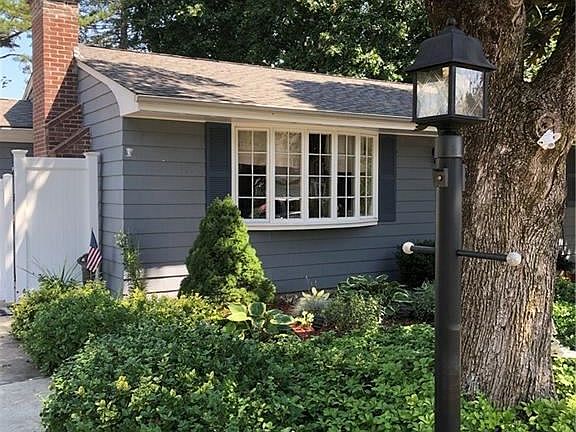 4th image of 3 Peach Blossom Ln