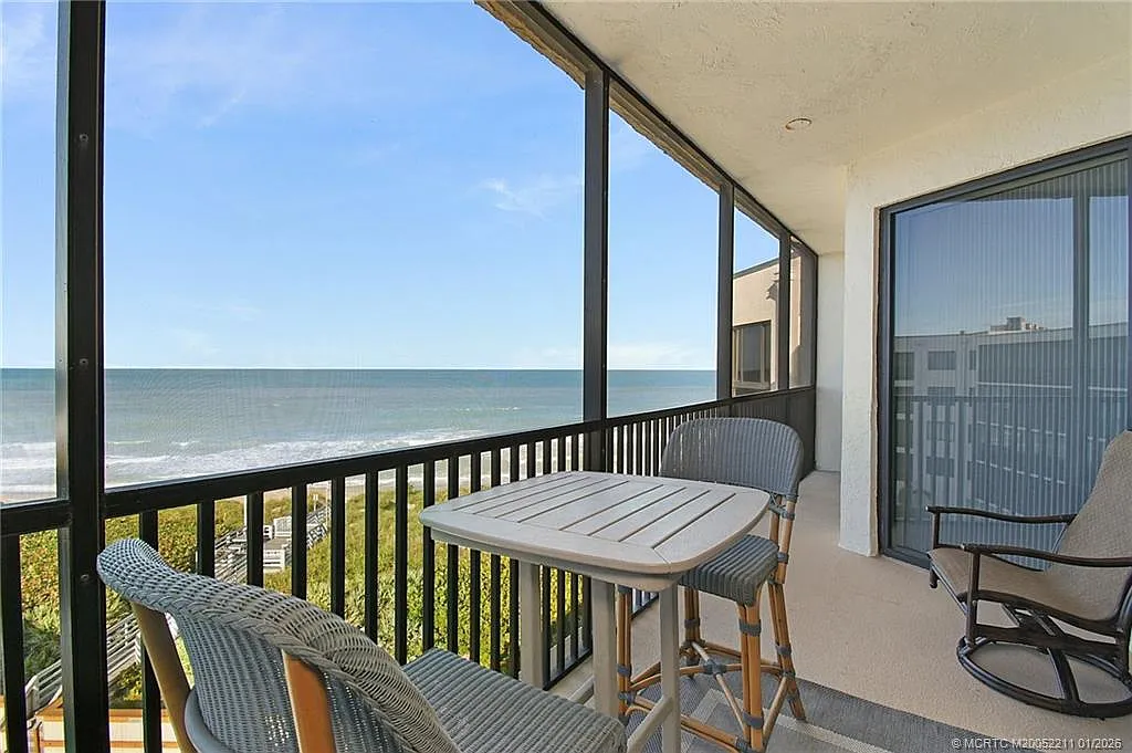 2 bed, 2.0 bath, 1227 sqft, $3,500 — Photo 2
