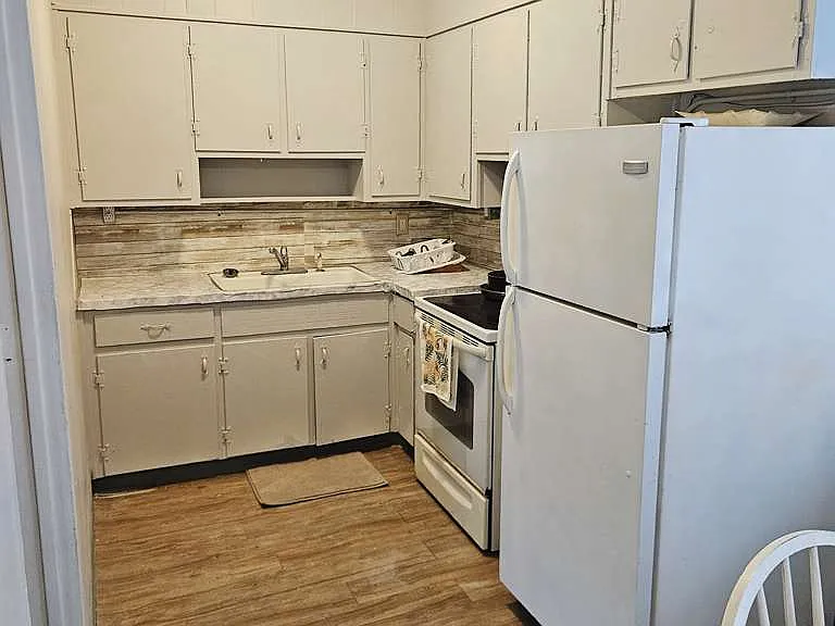 610 Henry St #2E — Photo 6