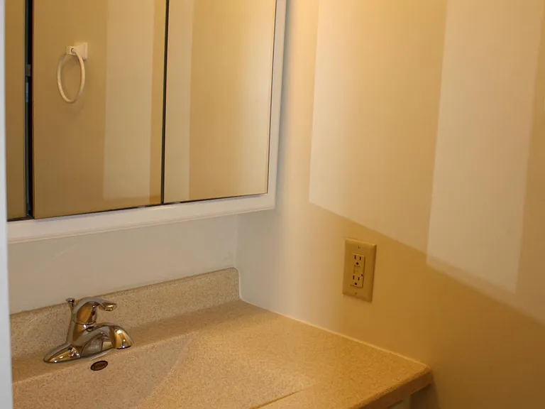 515 S Woodlawn Ave — Photo 4
