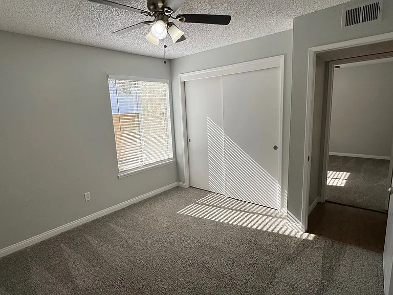 Raintree Garden Apartments — Photo 25