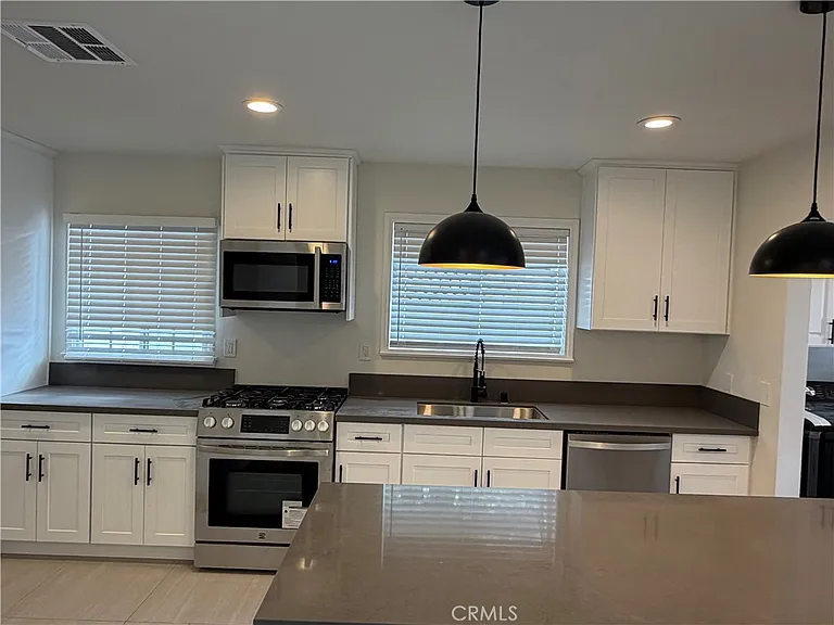 19216 Calvert St — Photo 5
