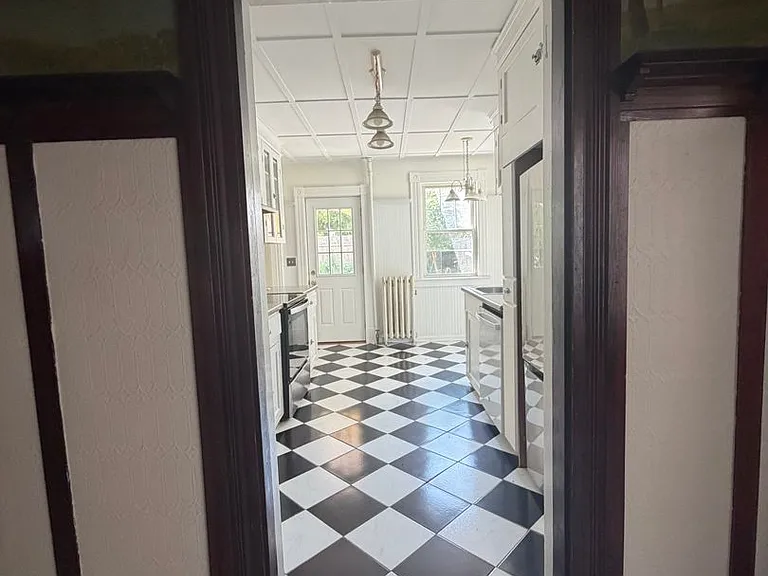 202 Central Ave — Photo 17
