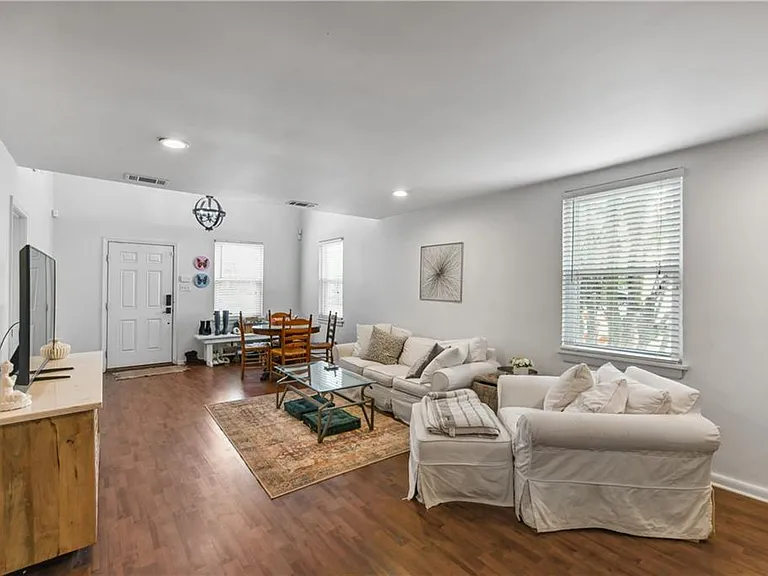4843 Coliseum St — Photo 1