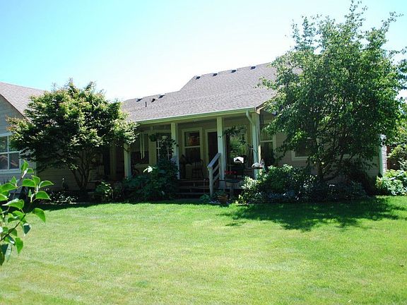 4th image of 2520 20th Ave NE
