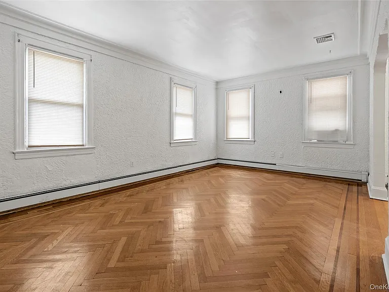 245 W Walnut St — Photo 5