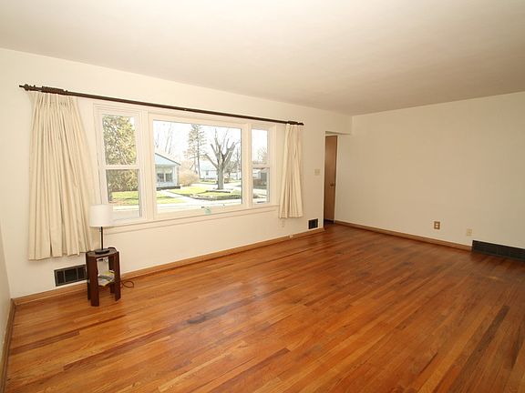 4th image of 4004 Public Ln