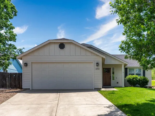 454 NE Spruce Ct, Redmond, OR 97756