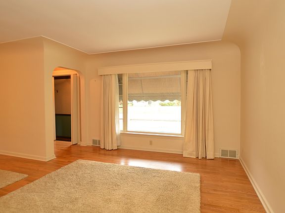 3rd image of 1715 Gladys Cir