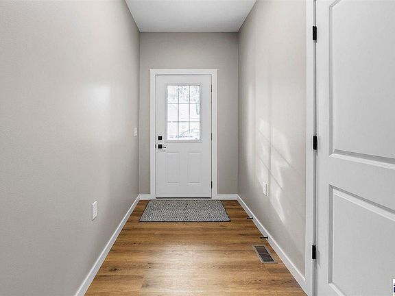5th image of 408 N Leavitt St