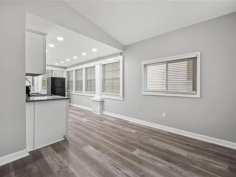 1126 Briarcliff Pl NE #3 — Photo 3