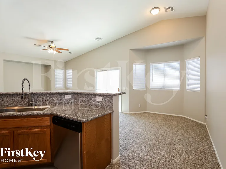 609 Fiesta Del Rey Ave — Photo 7