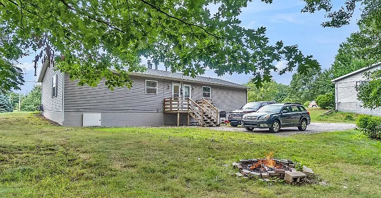16253 Taft Rd — Photo 2