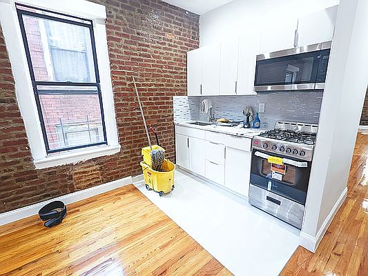 3rd image of 563 W 184th St #2C