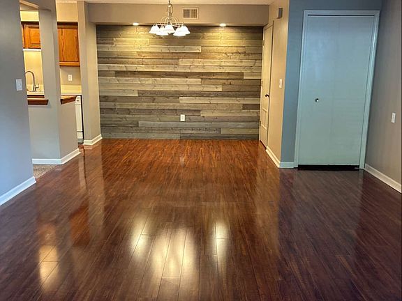 5th image of 173 Pinewood Cir