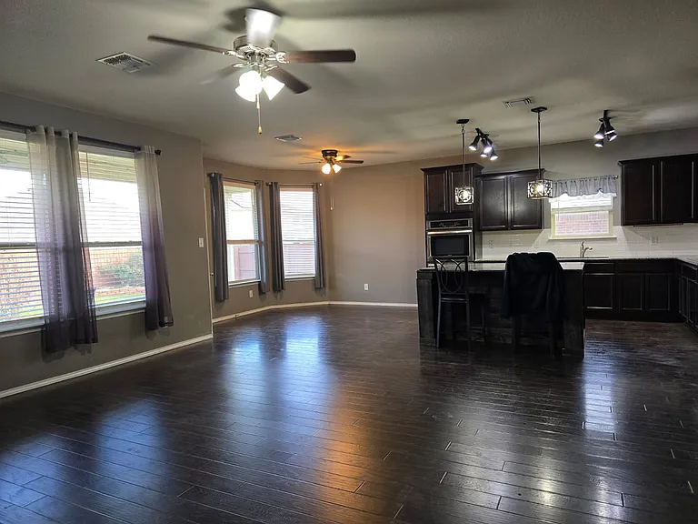 5561 Othello Dr — Photo 45
