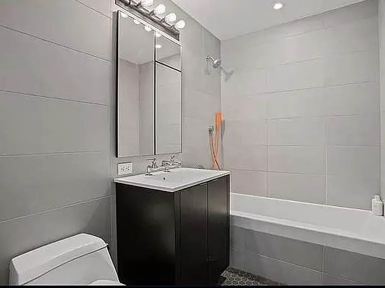 540 W 28th St #7C — Photo 5