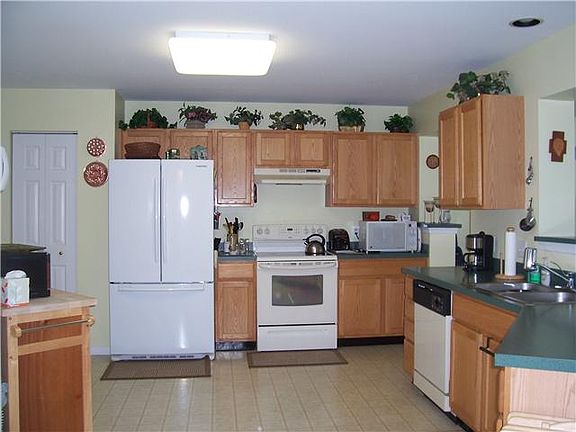 Kitchen with lots of cupboards!