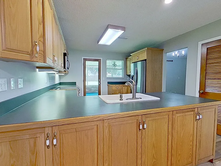 1301 Kings Rd — Photo 5