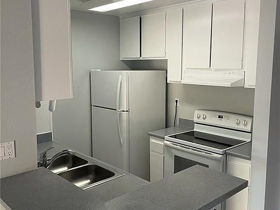 2nd image of 18307 Burbank Blvd Unit 125