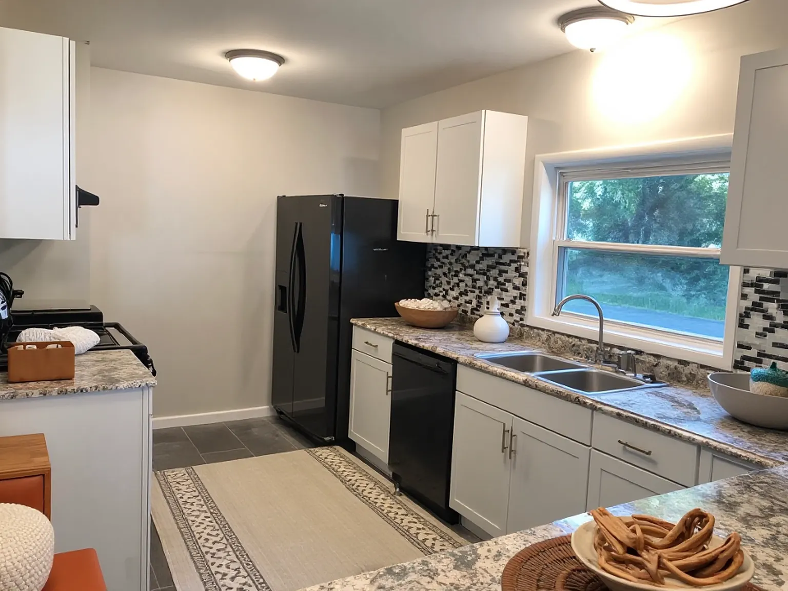 6 bed, 2160 sqft, $2,370 — Photo 4