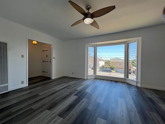 4th image of 2609 E Wall St