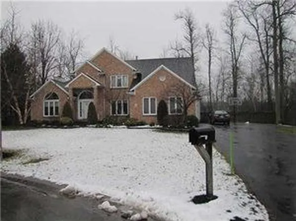 9 Pharaohs Ct, Williamsville, NY 14221