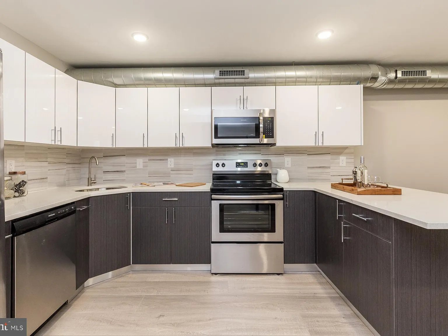 2 bed, 1.5 bath, $1,525 — Photo 3