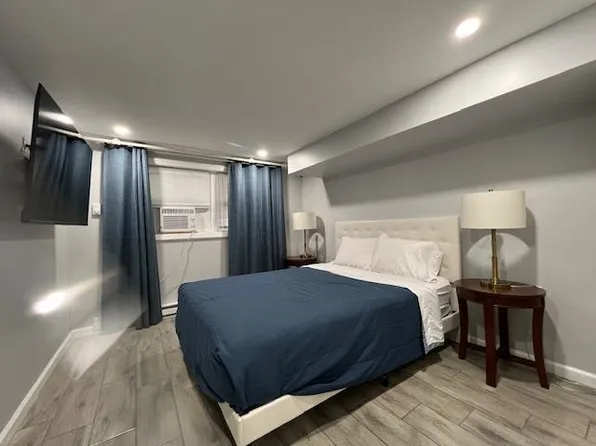 50 College Street image 28 of 31