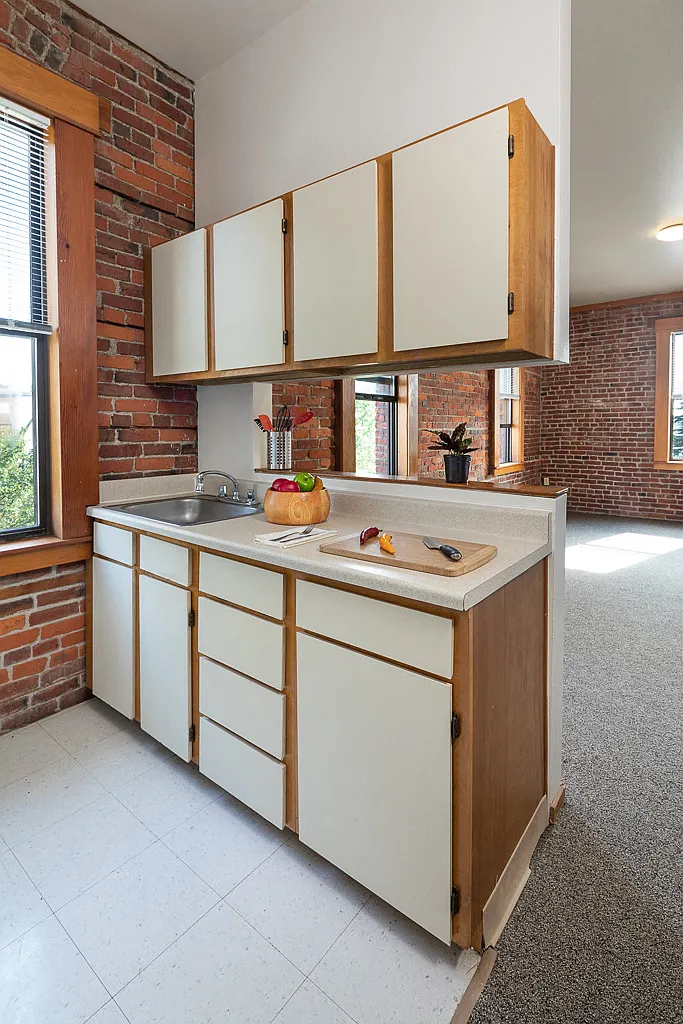 Oregon Apartments — Photo 3