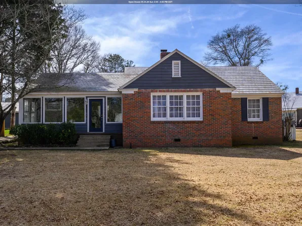 126 Meadow Ln, Trussville, AL 35173