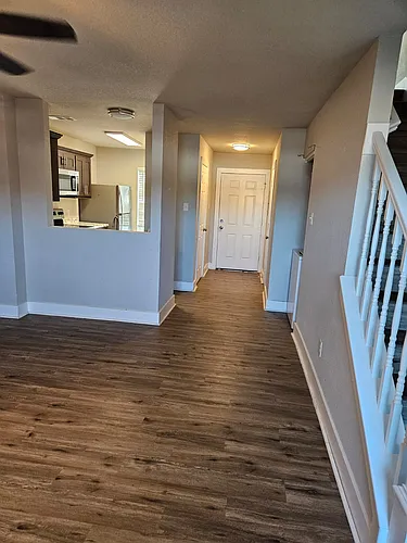 816 W Collins St Photo 1
