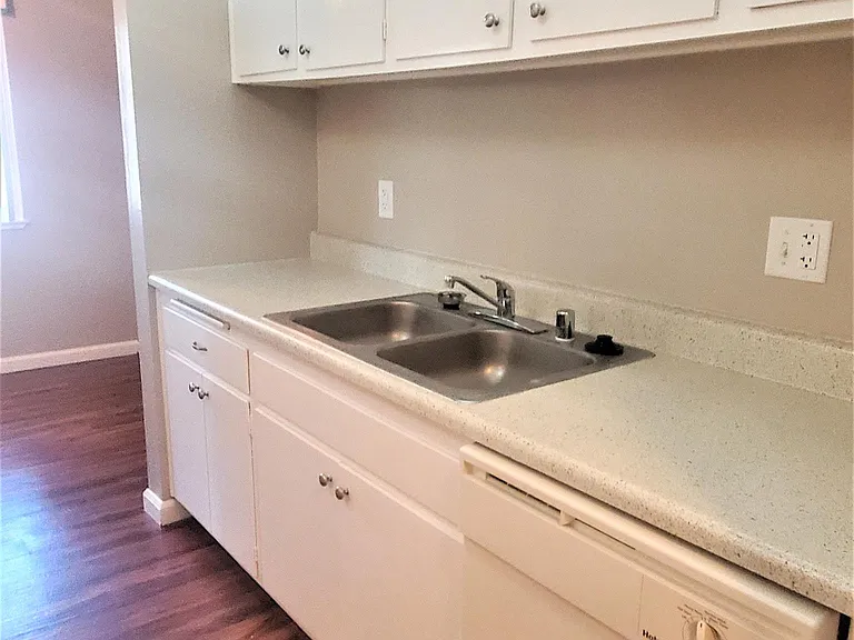 Hacienda Apartments — Photo 15