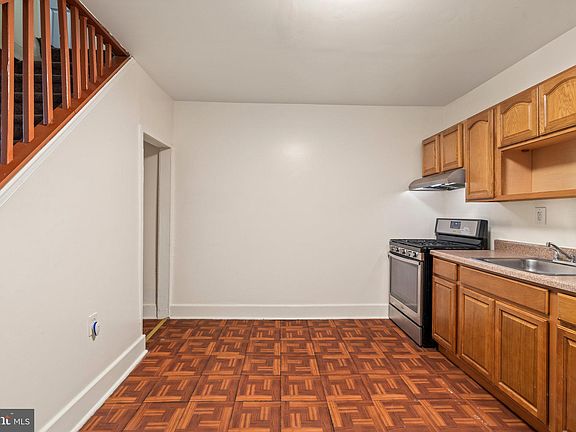 3rd image of 2825 Rosehill St