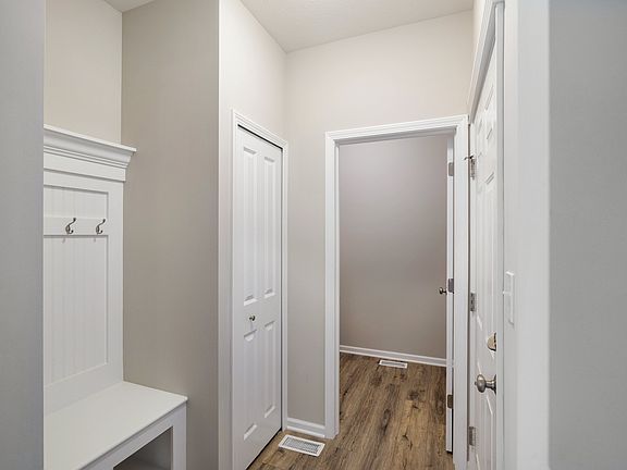 4th image of 12385 Magoun Ave