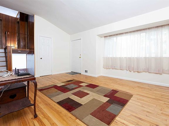 3rd image of 50 Ellensue Dr