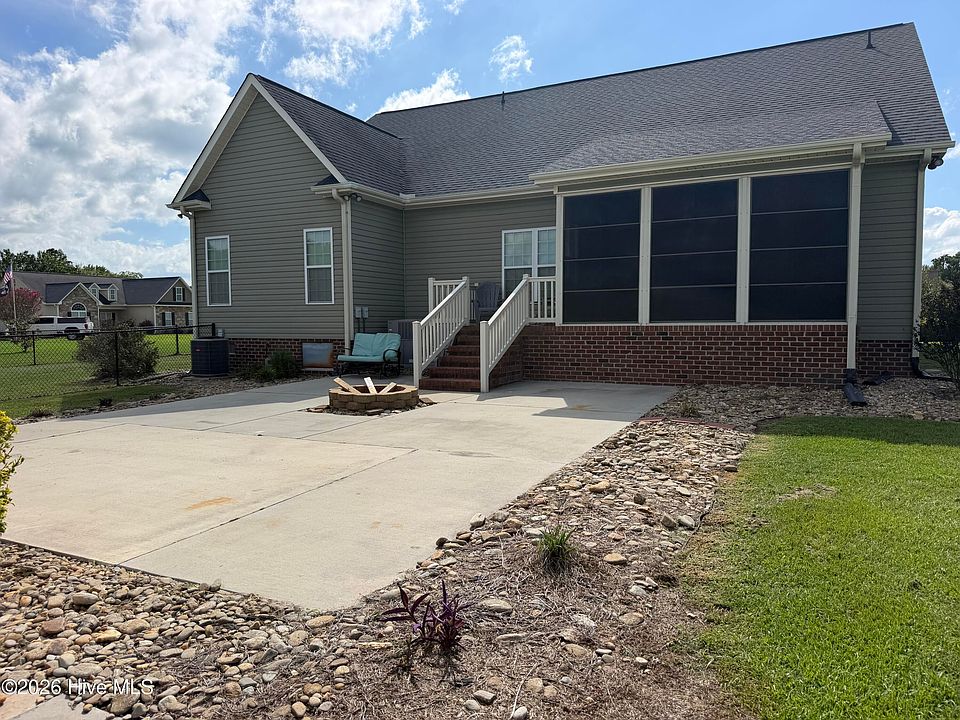 2nd image of 2318 Spinnaker Court