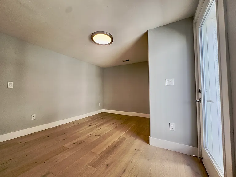 914 Everett Ave — Photo 63