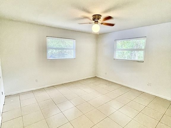 3rd image of 580 Thomas Ave #580