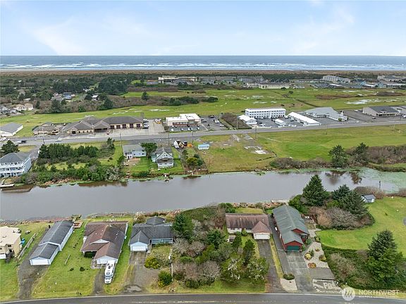 4th image of 569 Canal Drive NE