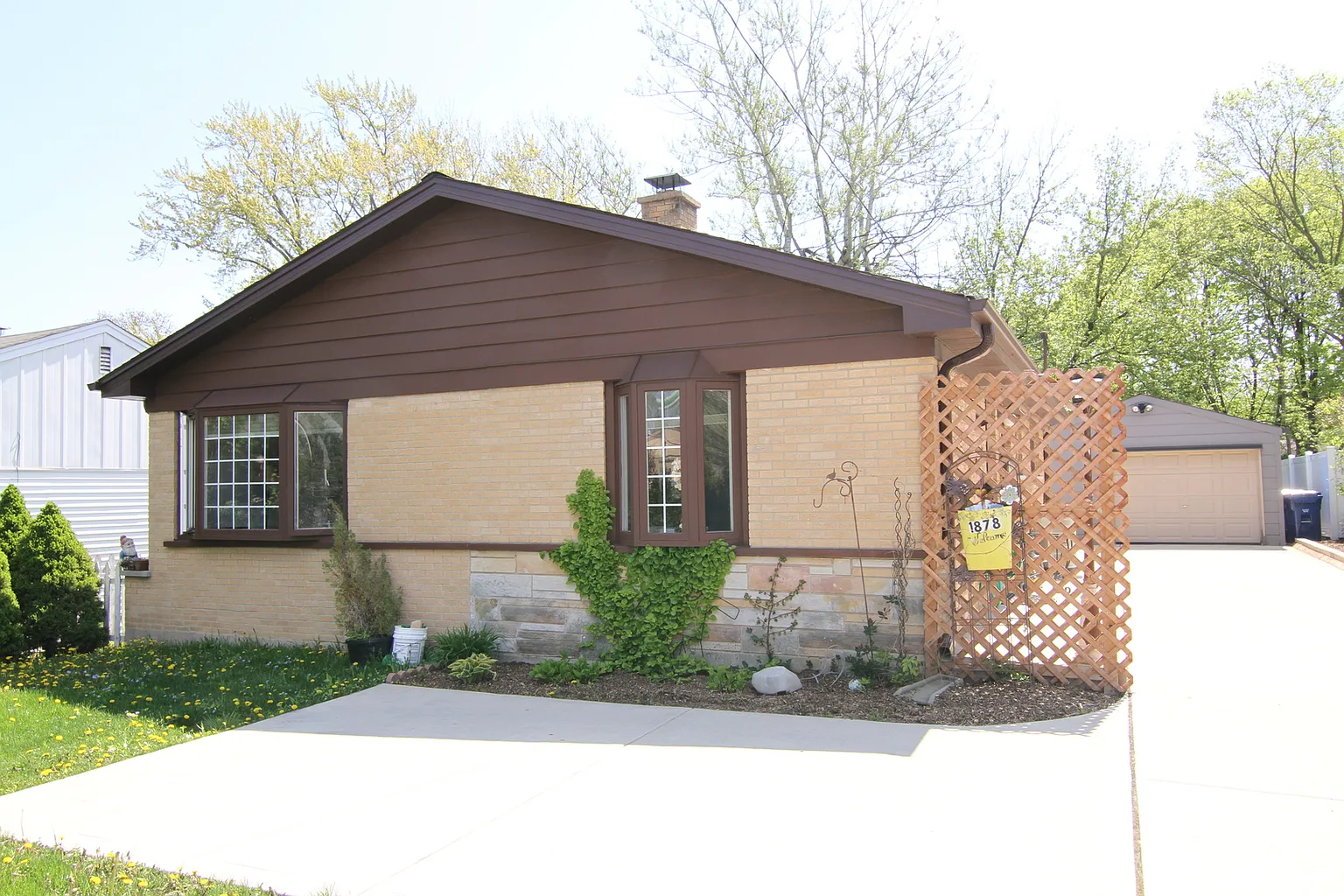 1878 Deerfield Rd photo 1
