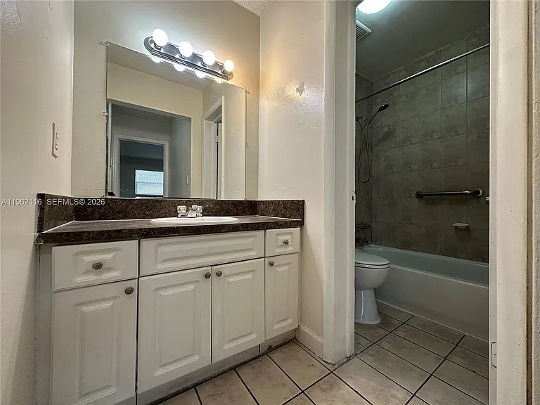 1008 NW 45th Ave #9 — Photo 11