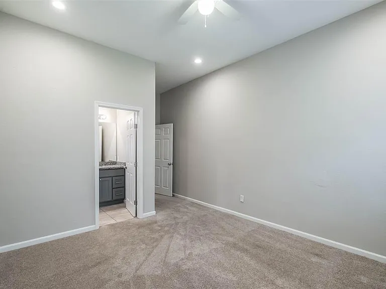 3207 Avenue O — Photo 18