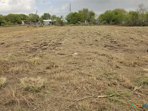 606-608 W Toledo Ave, Seadrift, TX 77983